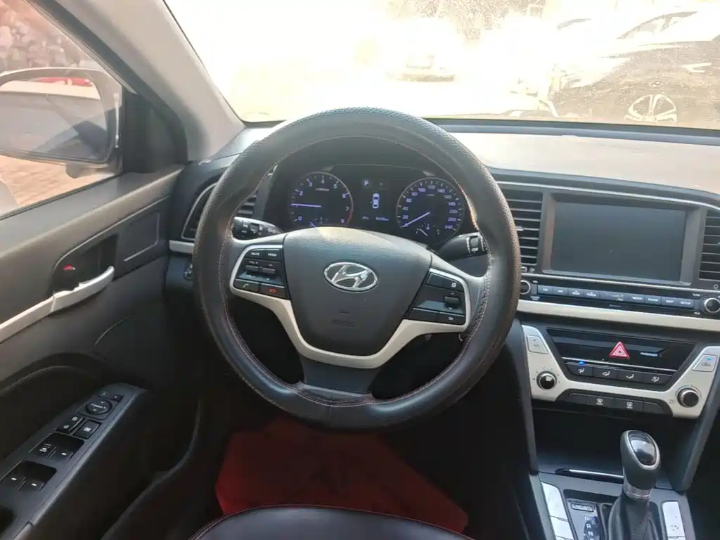 Hyundai Elantra — миниатюра 11