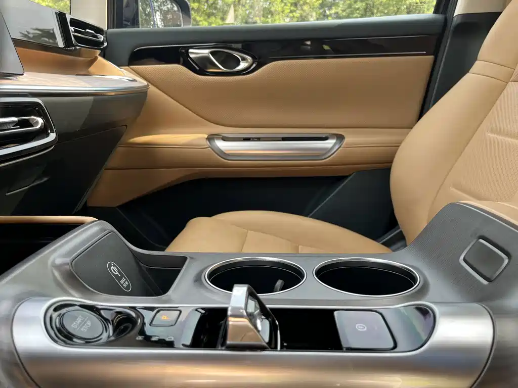 GAC Motor Trumpchi E8 PHEV — миниатюра 12