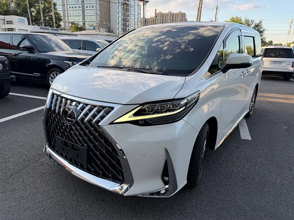 Lexus LM
