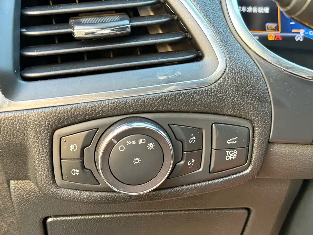 Ford Edge — миниатюра 18