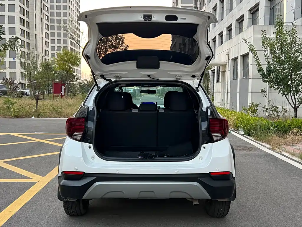 Toyota Yaris L — миниатюра 5