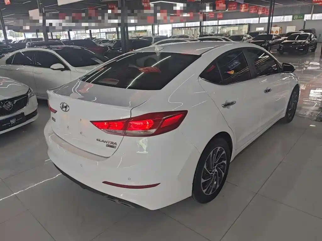 Hyundai Elantra — миниатюра 7