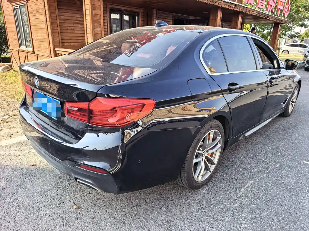 BMW 5 Series — миниатюра 6