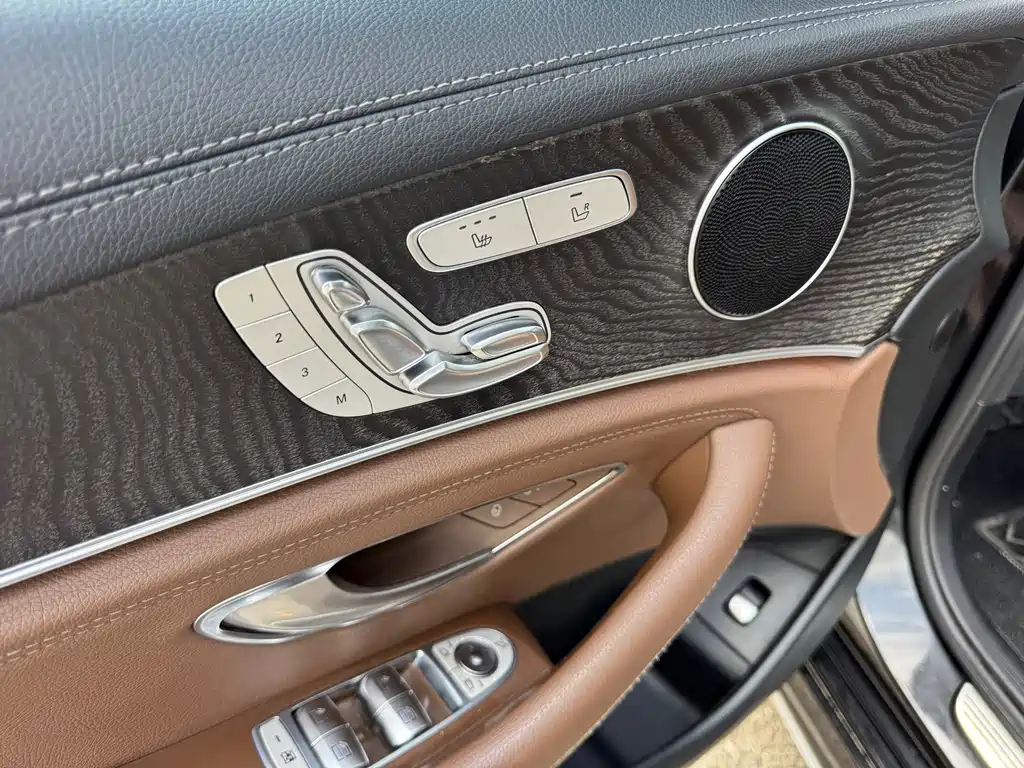 Mercedes-Benz E-Class — миниатюра 6