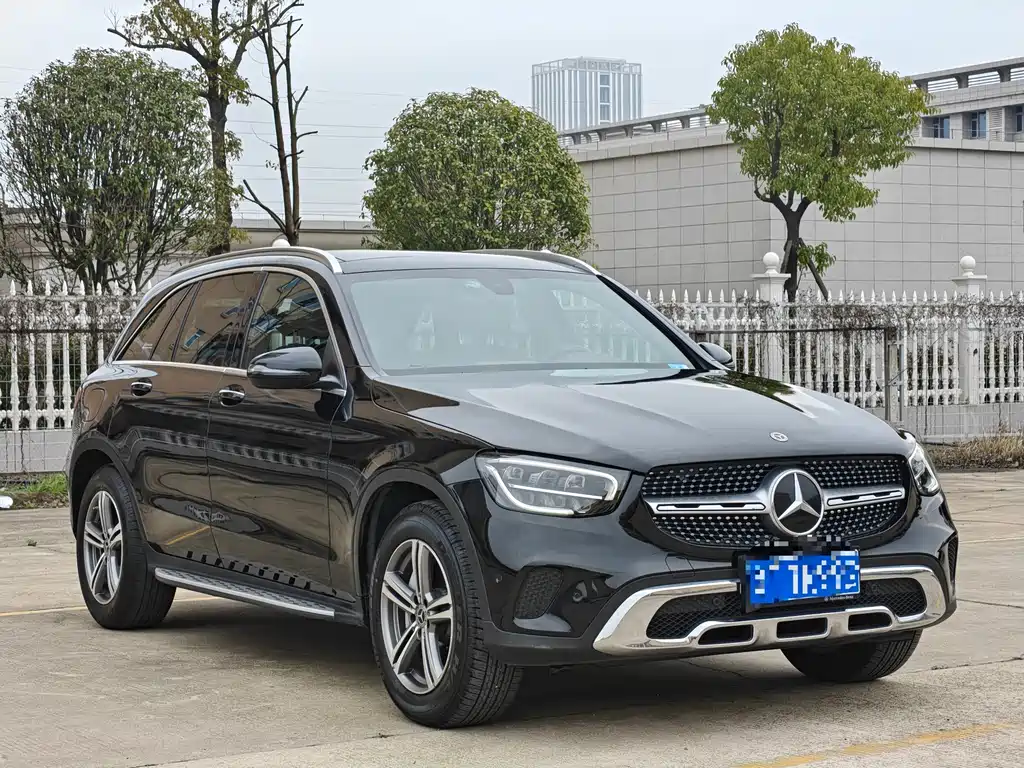 MERCEDES-BENZ GLC