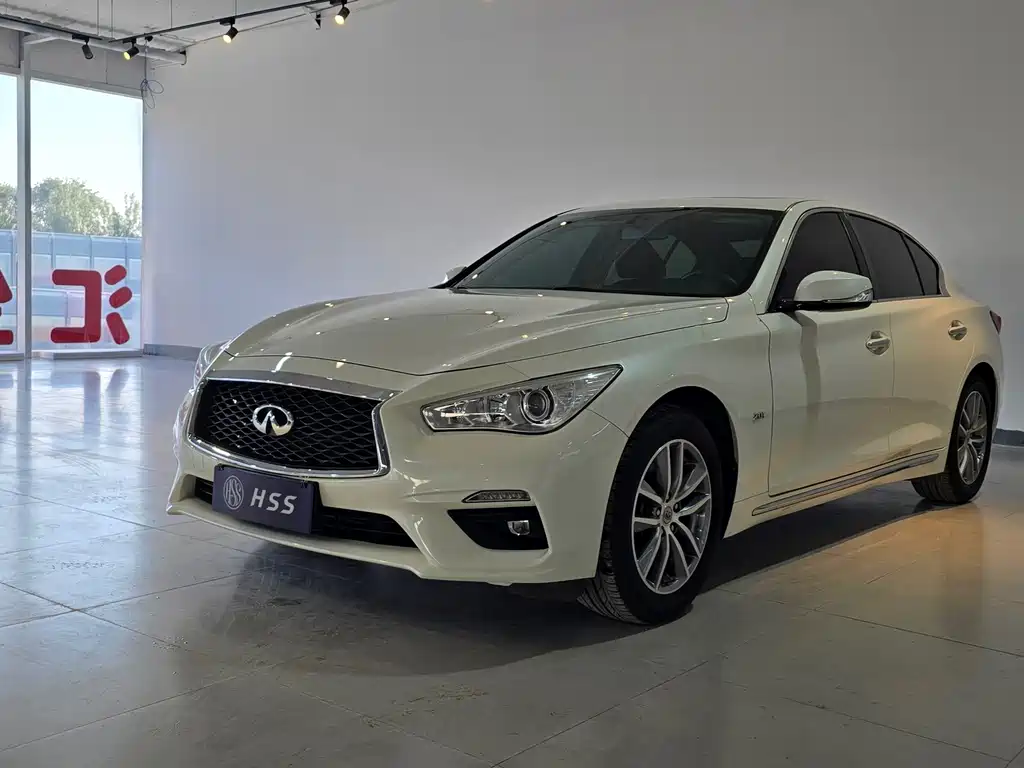 Infiniti Q50L