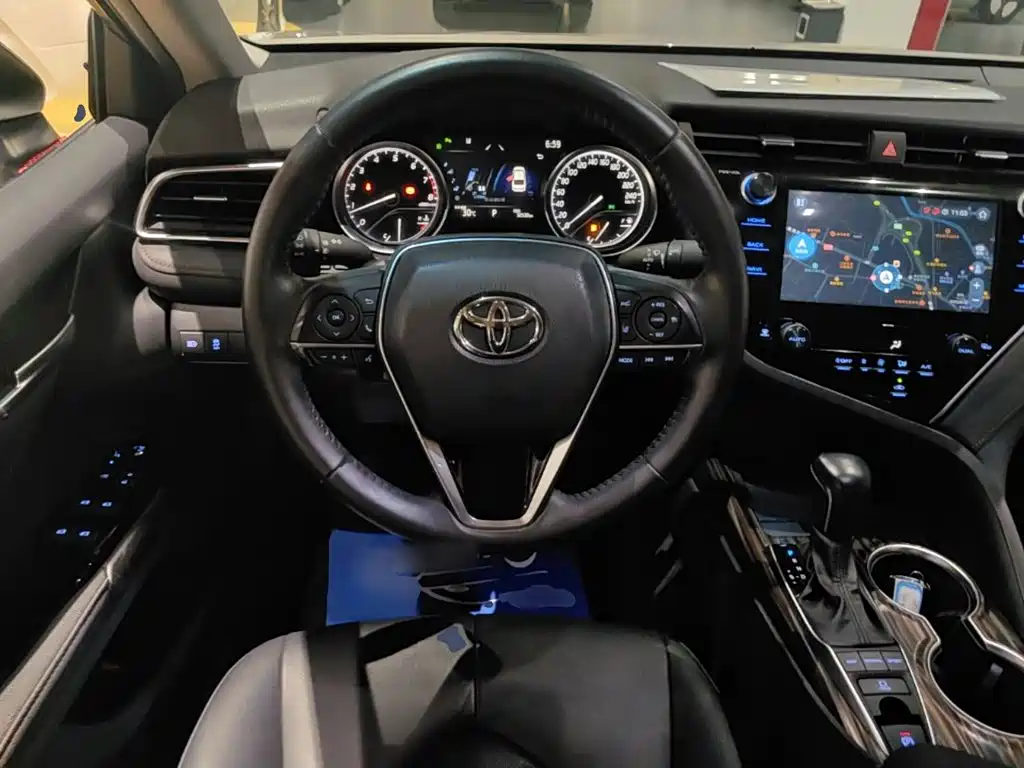 Toyota Camry — миниатюра 11