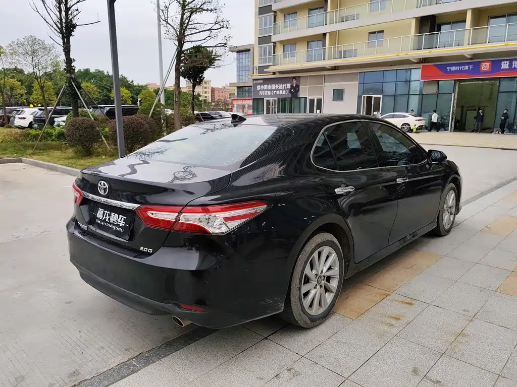 TOYOTA CAMRY