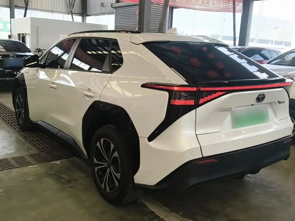 Toyota bZ4X — миниатюра 5