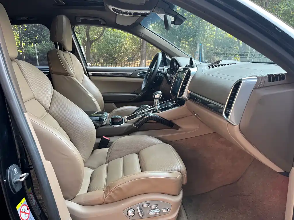 Porsche Cayenne — миниатюра 11