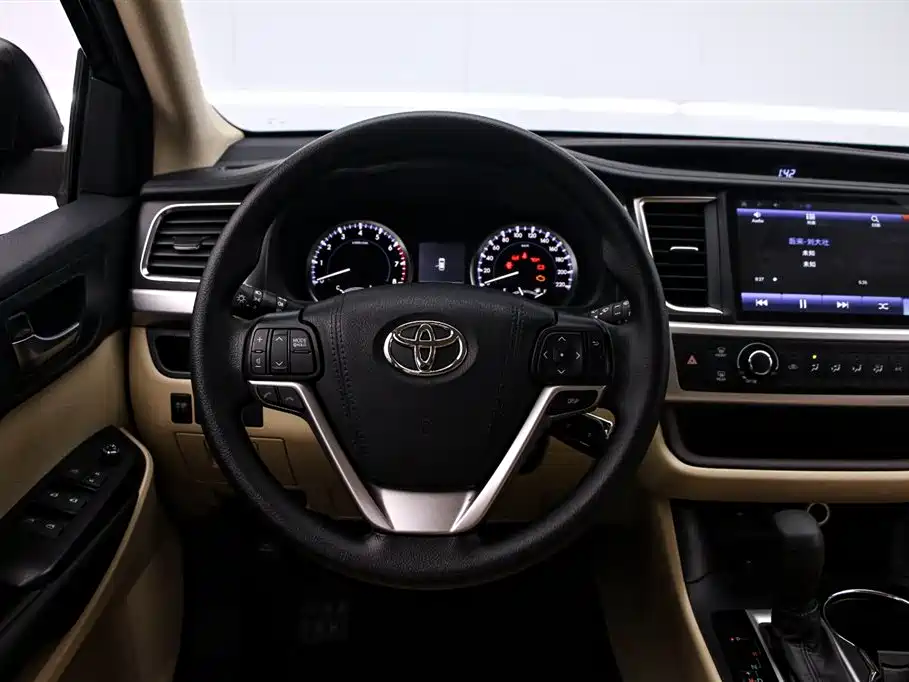 TOYOTA HIGHLANDER