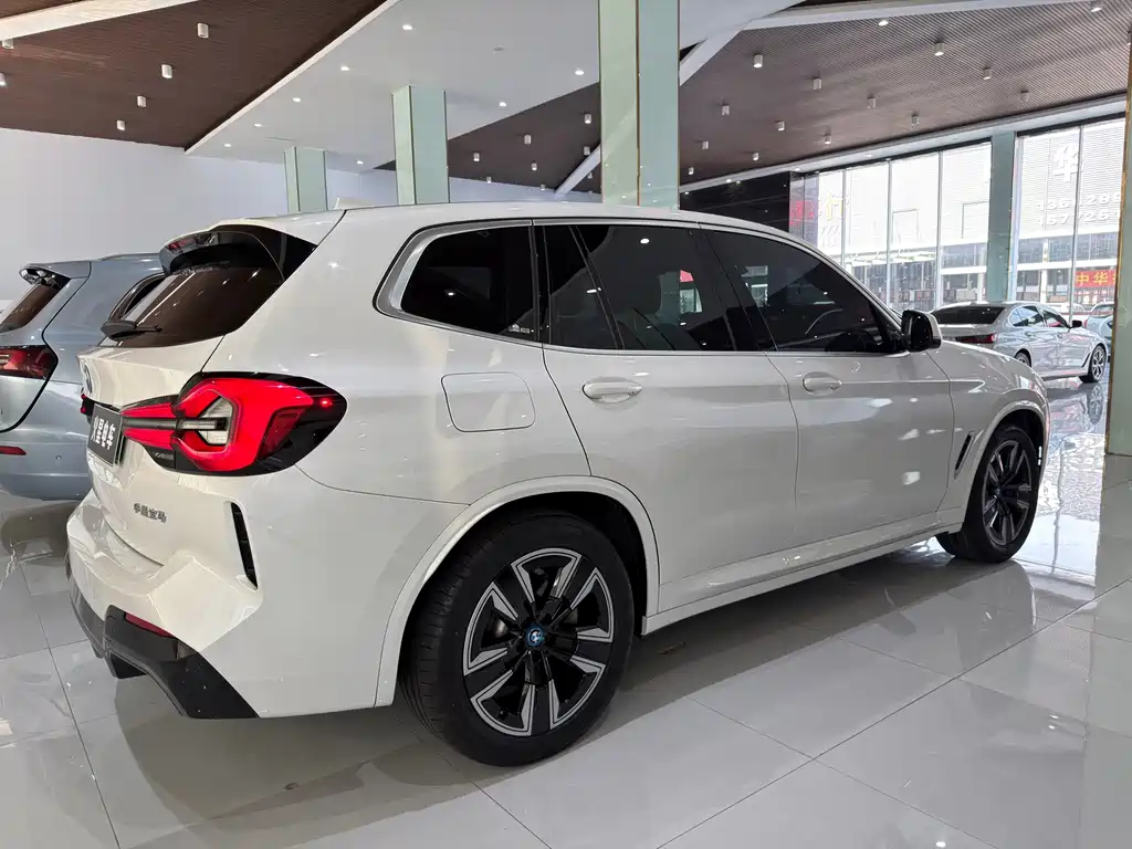 BMW iX3 — миниатюра 16