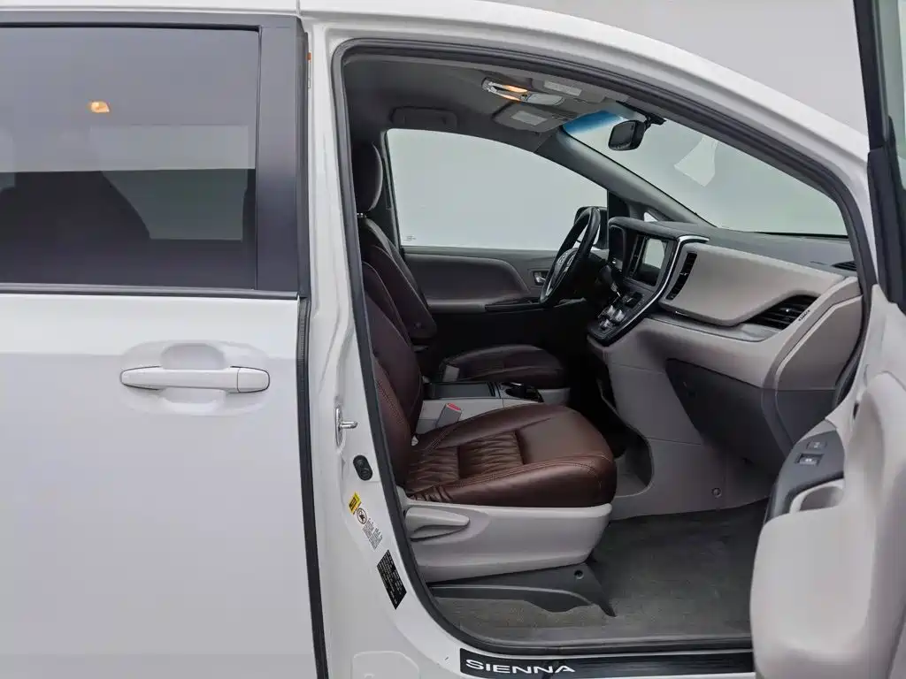 Toyota Sienna — миниатюра 22