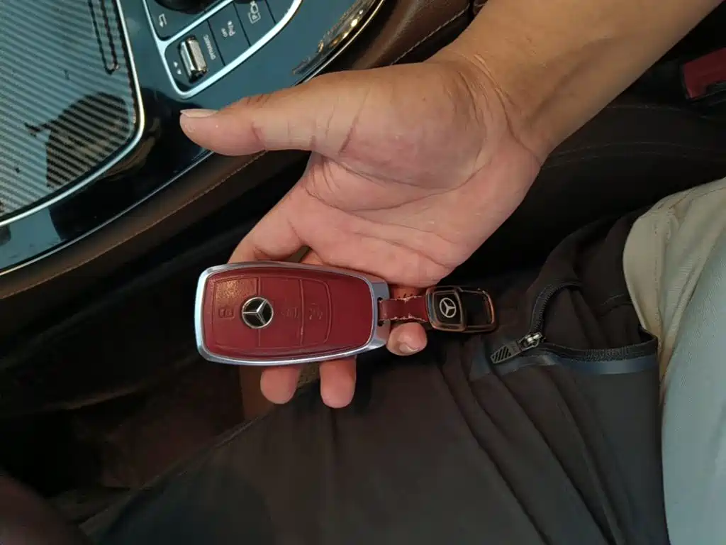Mercedes-Benz E-Class — миниатюра 9