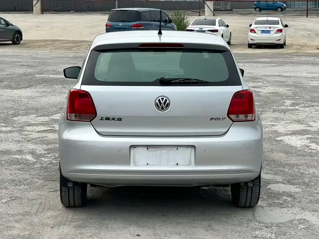 Volkswagen Polo 2011 1.4L AT