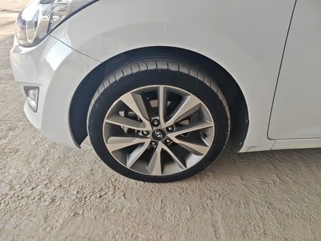 Hyundai Elantra Langdong — миниатюра 23