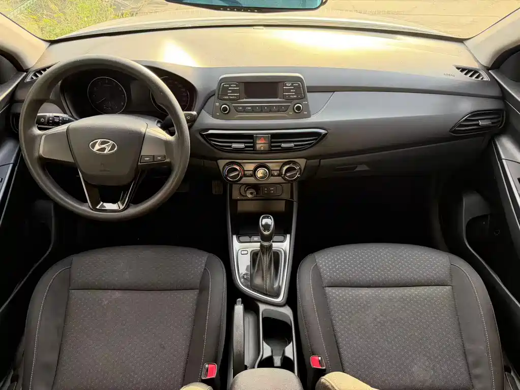 Hyundai Elantra - фото 7