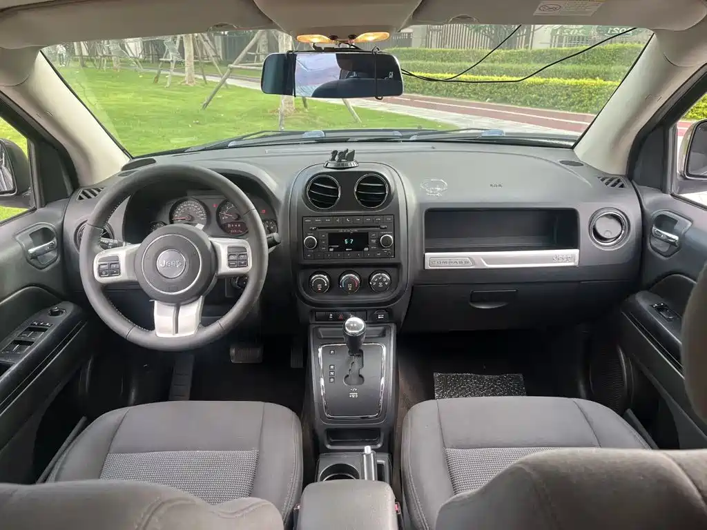 Jeep Compass (Import) — миниатюра 8