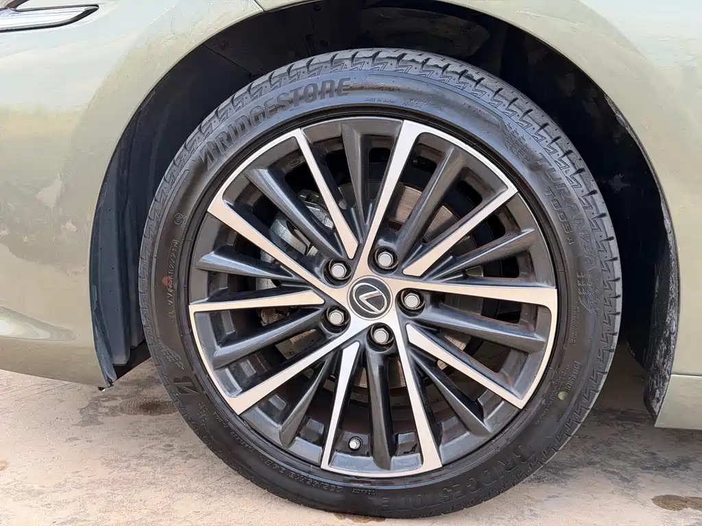 Lexus ES — миниатюра 10