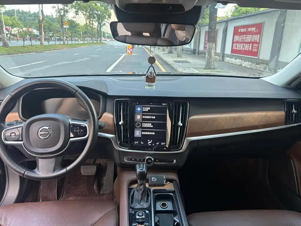 Volvo S90 — миниатюра 6