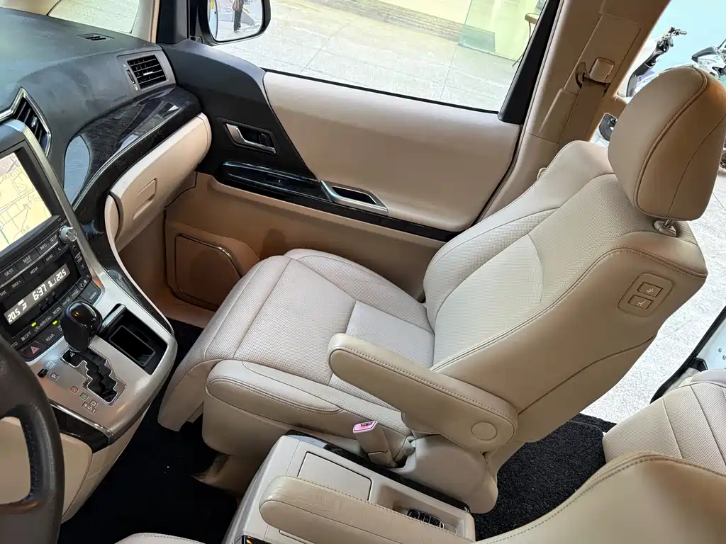 Toyota Alphard 2012 3.5L Luxury