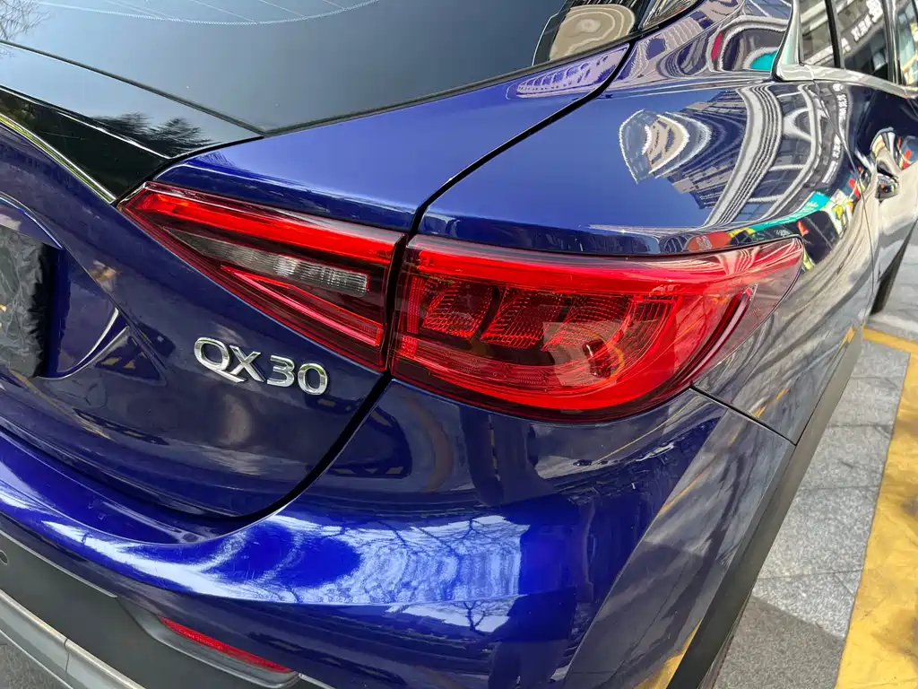 INFINITI QX30