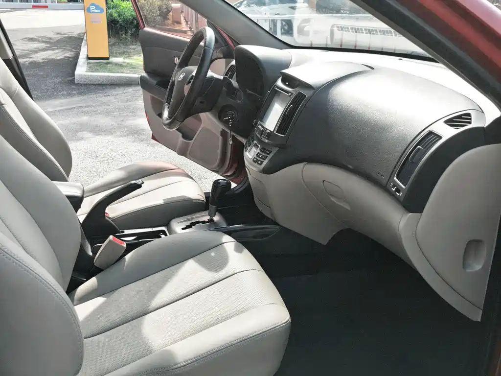 Hyundai Elantra — миниатюра 9