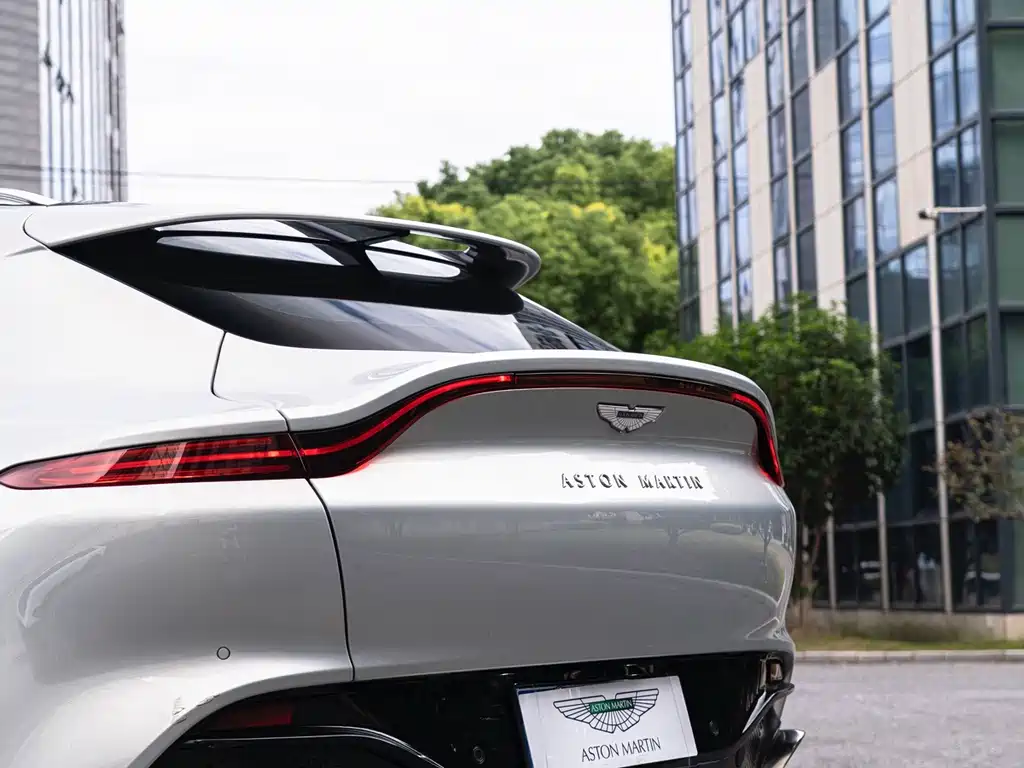 Aston Martin DBX — миниатюра 6