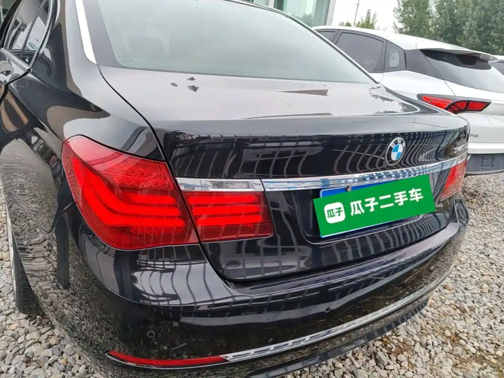 BMW 7 Series — миниатюра 6
