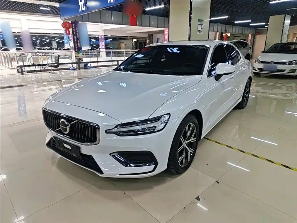 Volvo S60 2025
