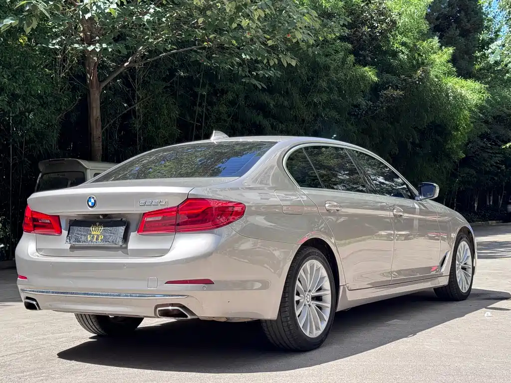 BMW 5 Series — миниатюра 11
