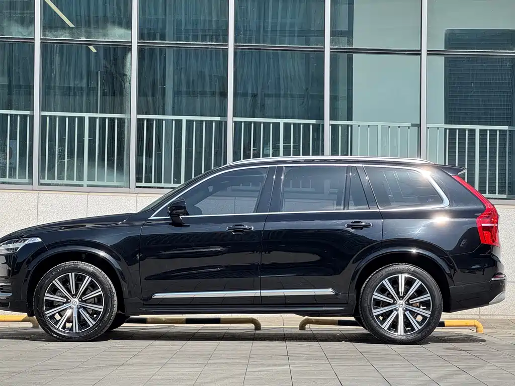 Volvo XC90 2022 B5 Luxury 5 мест