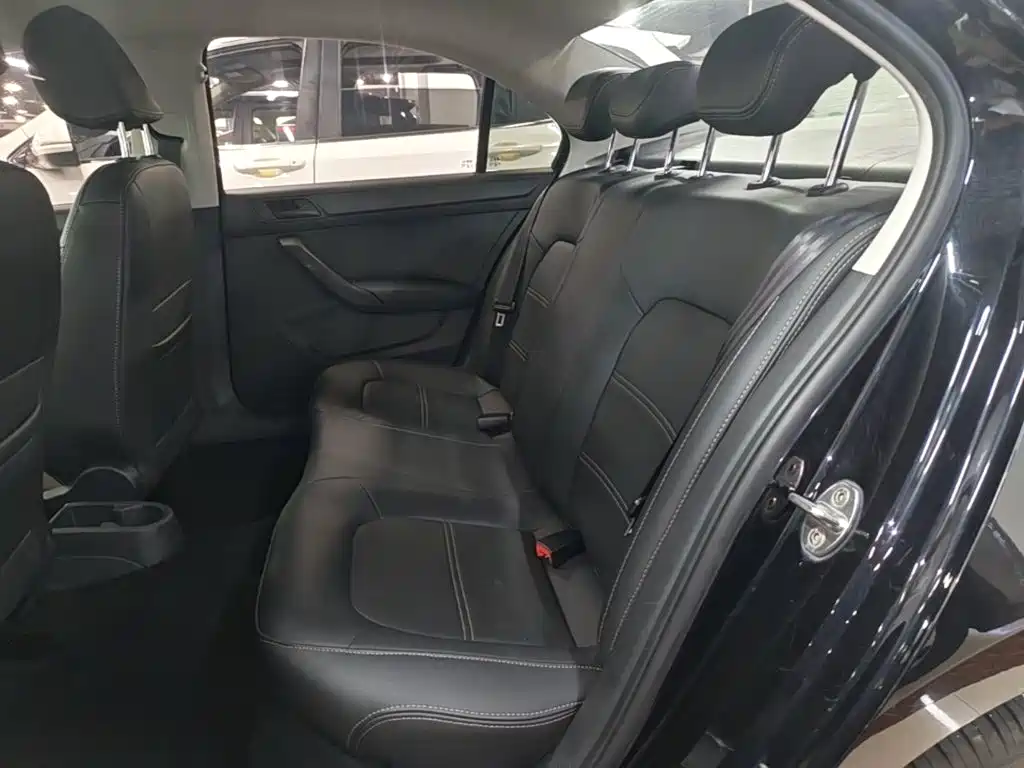 Volkswagen Santana — миниатюра 17