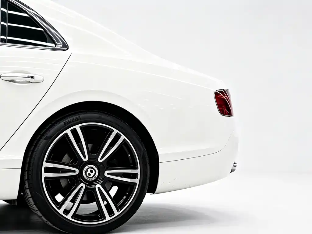 Bentley Flying Spur — миниатюра 7