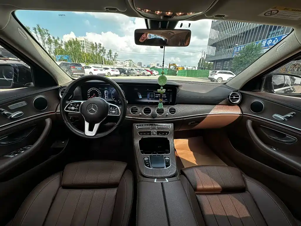 Mercedes-Benz E-Class — миниатюра 6