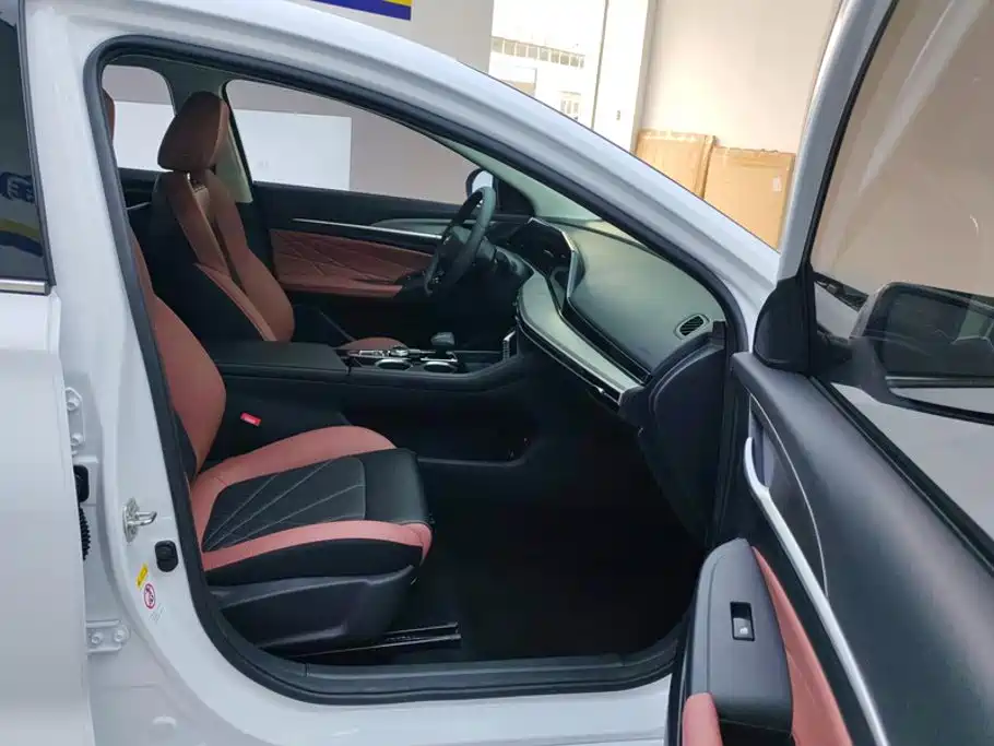 Changan Eado — миниатюра 8
