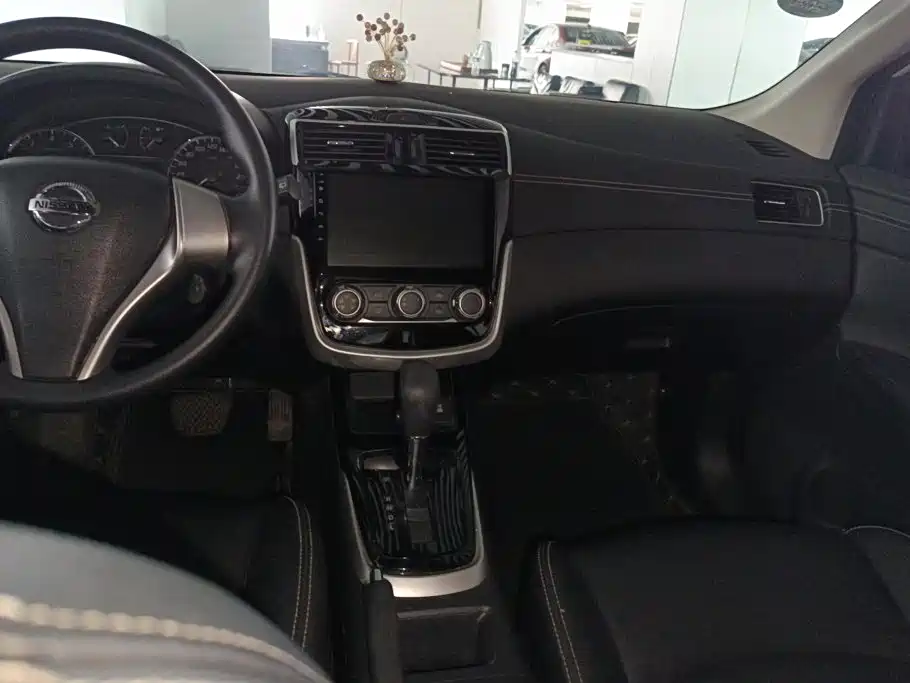 Nissan Tiida — миниатюра 13