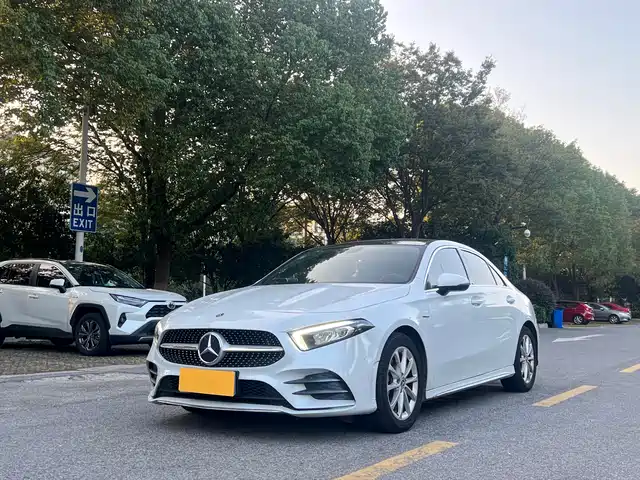 MERCEDES-BENZ  A CLASS 2020