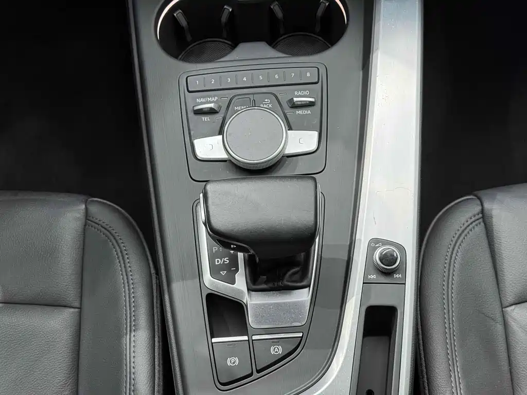 Audi A4L — миниатюра 22