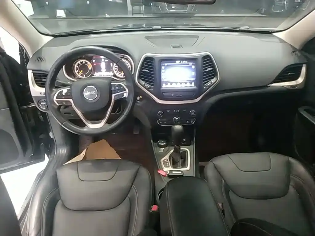 Jeep Cherokee — миниатюра 10