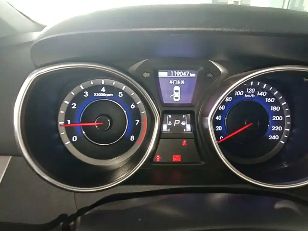 Hyundai Elantra Langdong — миниатюра 16