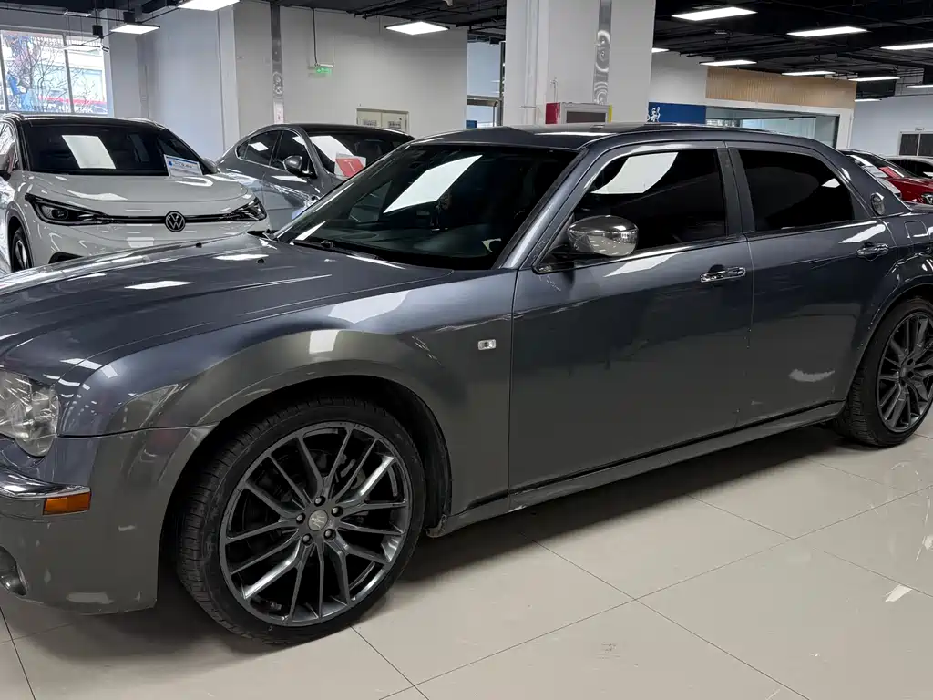 Chrysler 300C 2004 5.7 V8