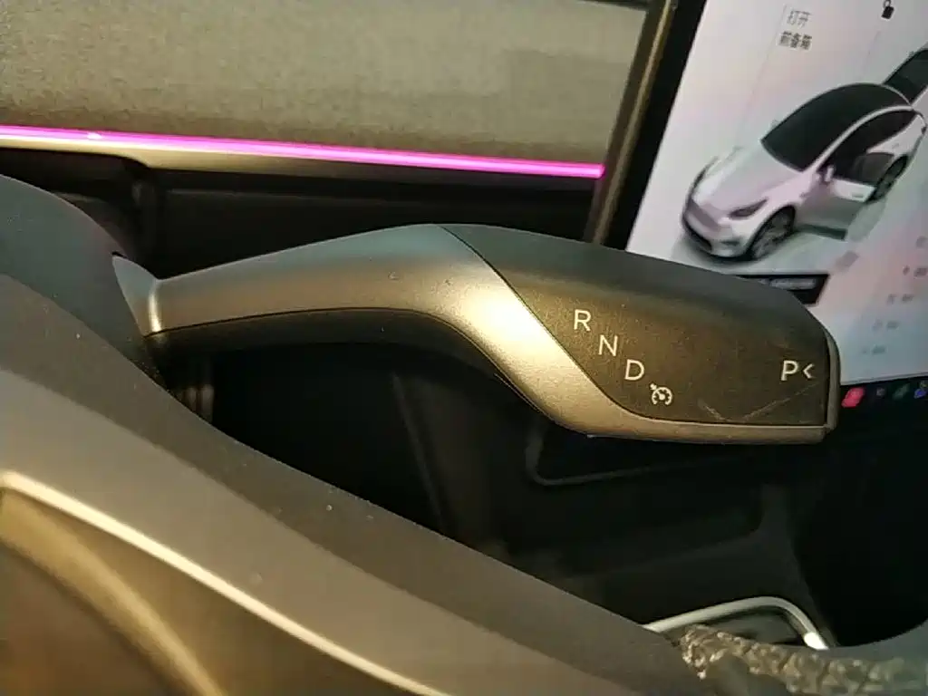 Tesla Model Y — миниатюра 14