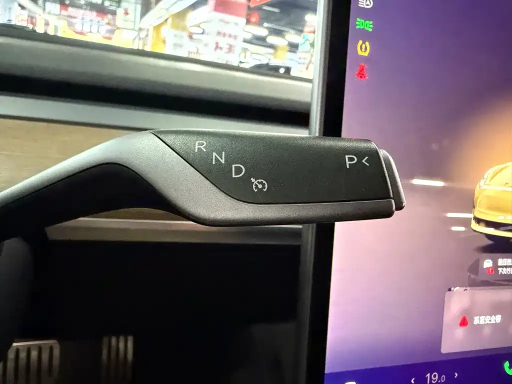Tesla Model 3 — миниатюра 12