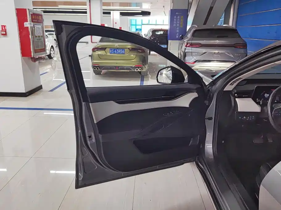 Ford Mondeo — миниатюра 7