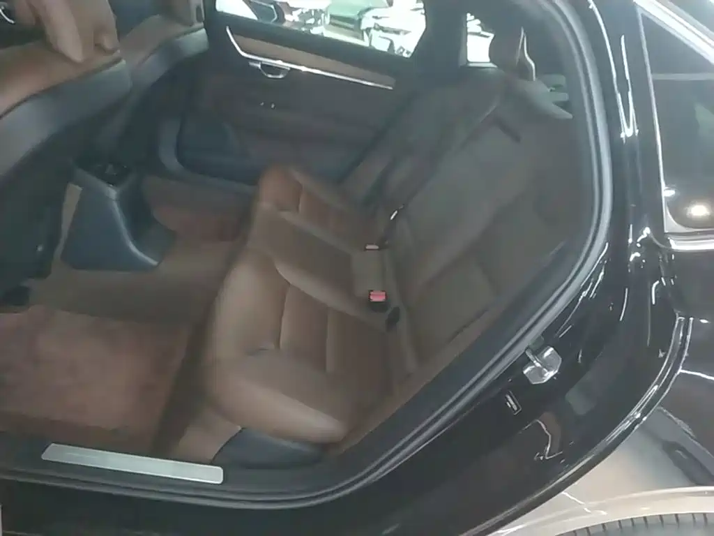 Volvo S90 PHEV — миниатюра 17