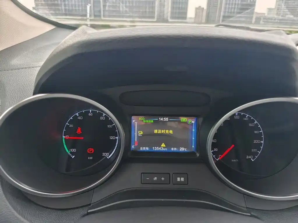 BYD Yuan EV — миниатюра 9