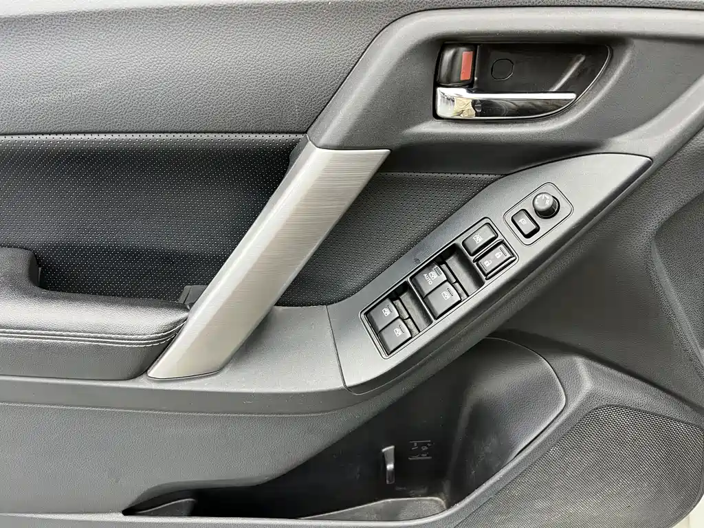 Subaru Forester 2014 2.0i AT Luxury