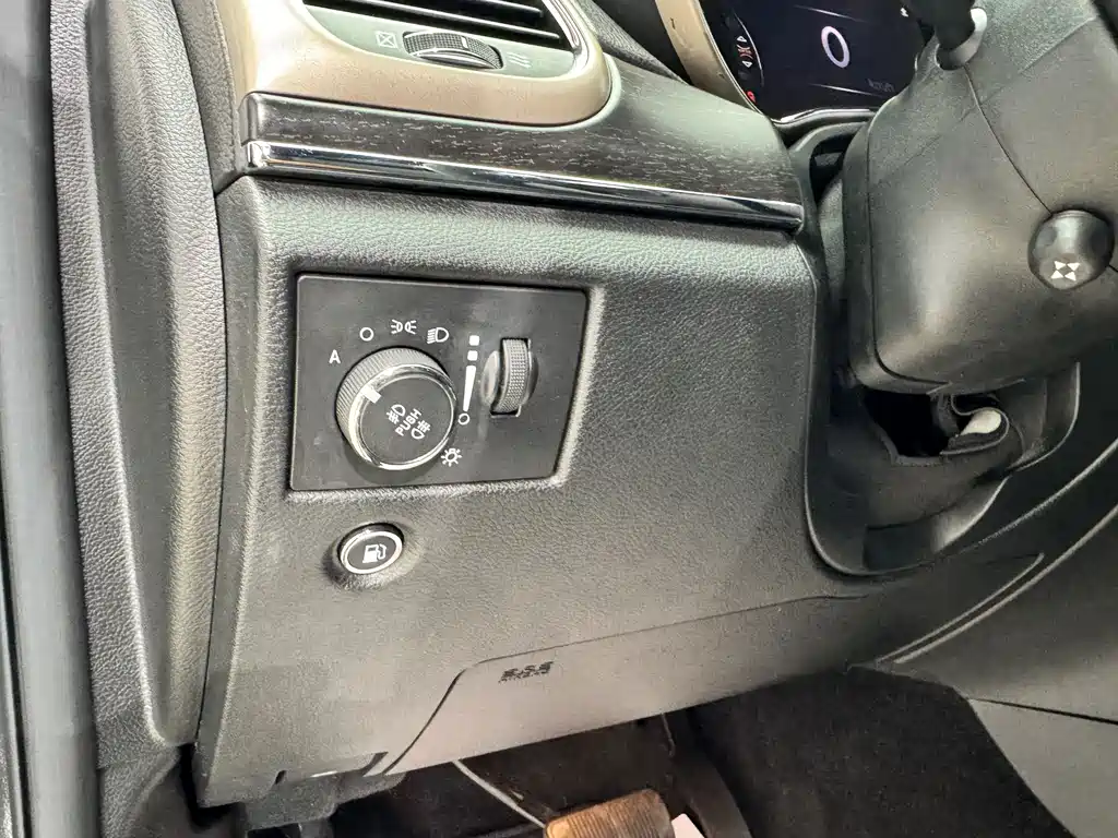 Jeep Grand Cherokee (Import) — миниатюра 10