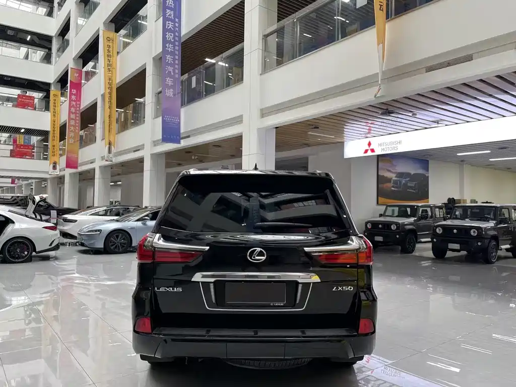 LEXUS LX